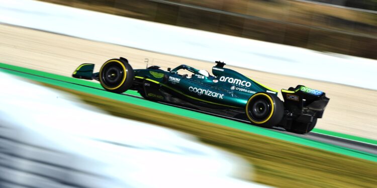 Aston Martin considera a possibilidade de desenvolver o seu próprio motor para 2026