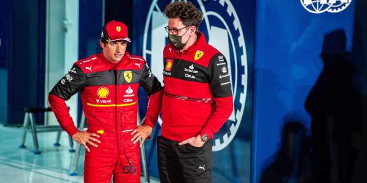 Sainz “extremamente perto” de assinar um novo contrato com a Ferrari