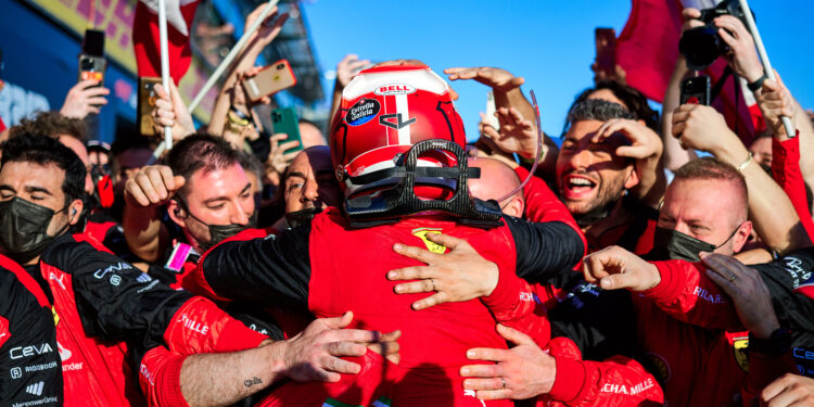 Leclerc surpreendido com o ritmo “extremamente forte” da Ferrari na corrida