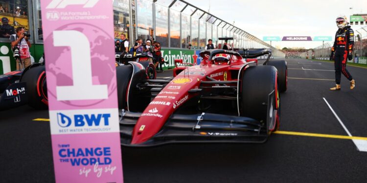 Leclerc diz ter corrido “bastantes riscos” na volta da pole position em Melbourne