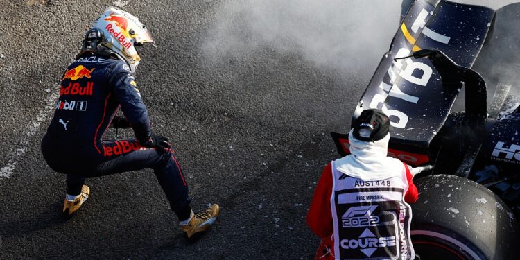 “É frustrante e inaceitável”, diz Verstappen após novo abandono em Melbourne