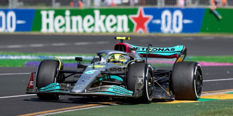 Hamilton e o ritmo “frustrante” da Mercedes: “Nada do que estamos a mudar no carro faz diferença”