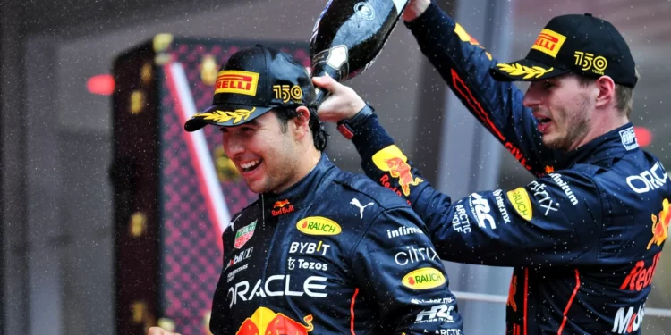 Horner: “Pérez está na luta pelo título tanto quanto o Max”