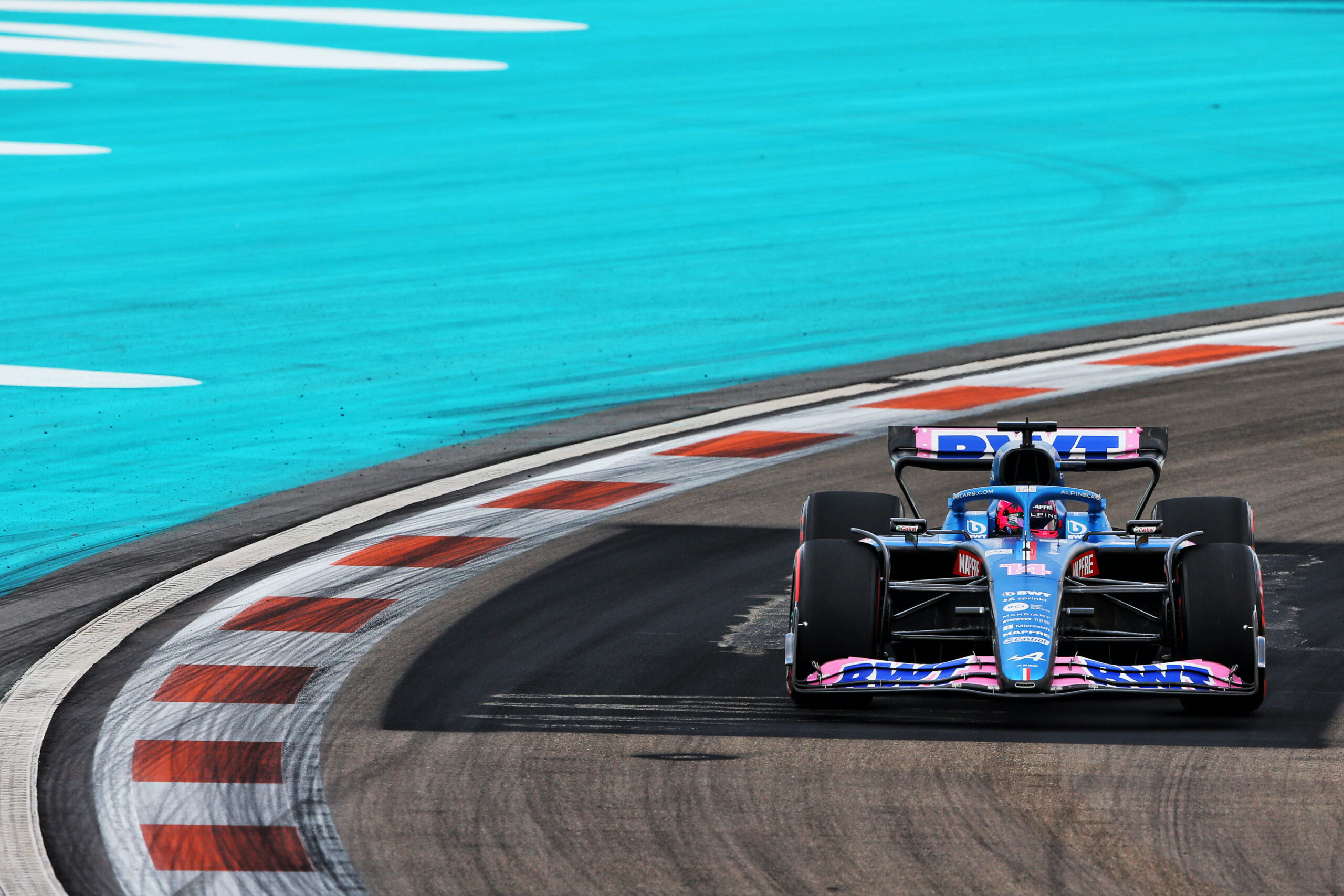 Alpine: Penalização atribuída a Alonso é “difícil de aceitar”