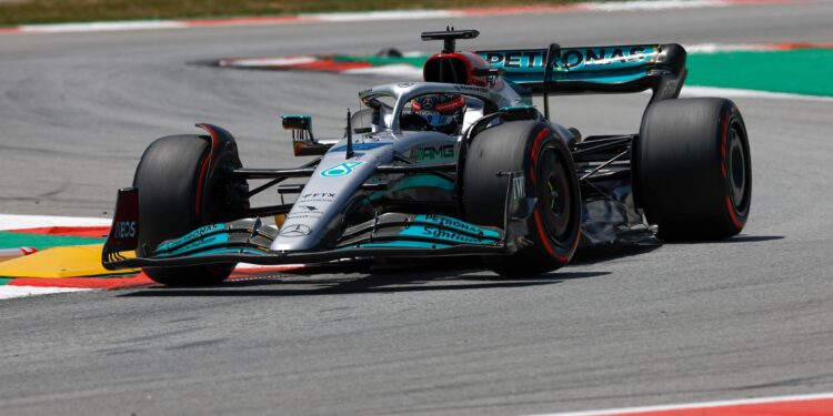 Russell acredita no pódio em Barcelona