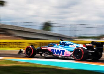 Alpine estreia evoluções com o objetivo de colocar os dois carros nos pontos em Barcelona