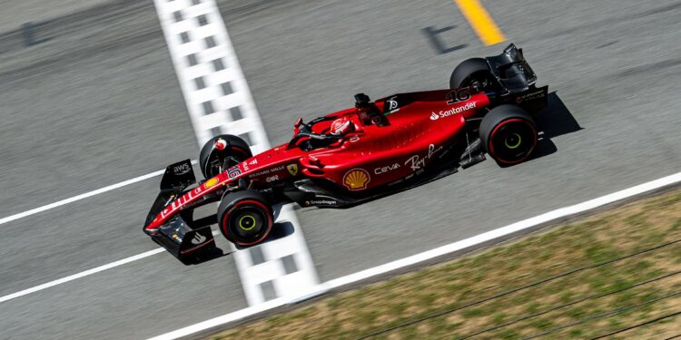 Leclerc volta a liderar, Mercedes aproxima-se da frente na segunda sessão em Barcelona