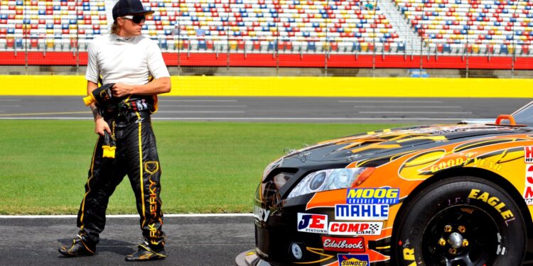 Raikkonen regressa às corridas pela porta grande: Finlandês fará a sua estreia na NASCAR Cup Series em 2022