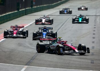 “Já aconteceu demasiadas vezes este ano”, diz Zhou sobre os problemas de fiabilidade da Alfa Romeo