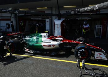 Alfa Romeo, Alpine e Mercedes com novidades nas decorações dos seus carros em Baku