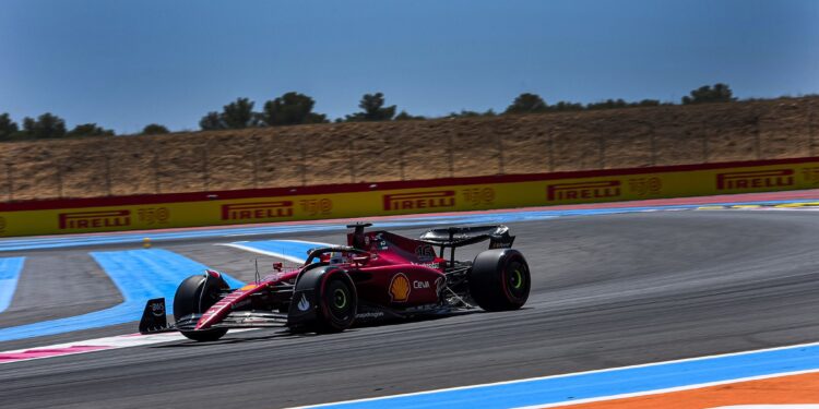 Leclerc lidera diante de Verstappen na sessão inaugural em Paul Ricard