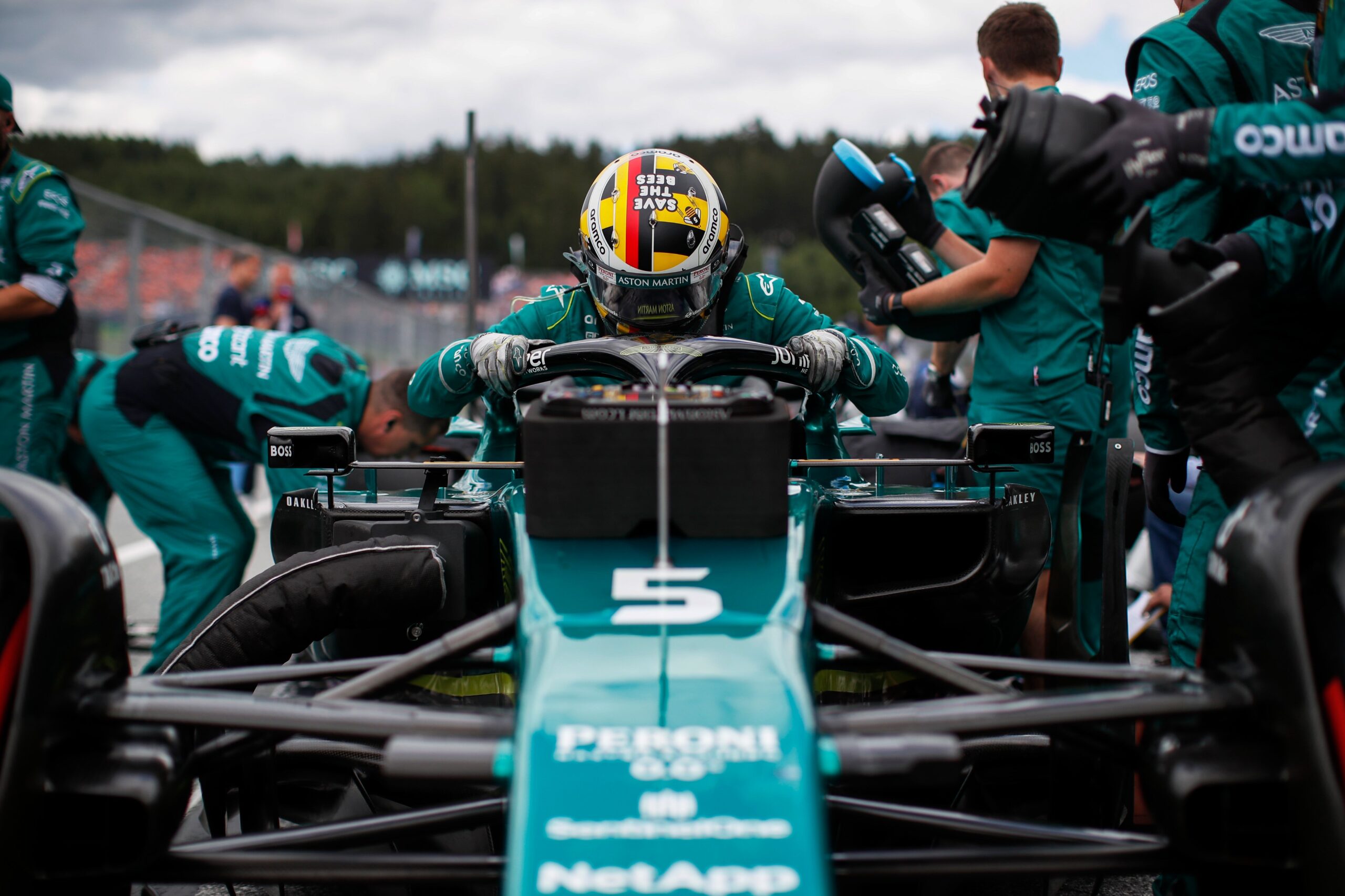 Vettel recebe uma multa suspensa pelo seu comportamento no briefing de pilotos