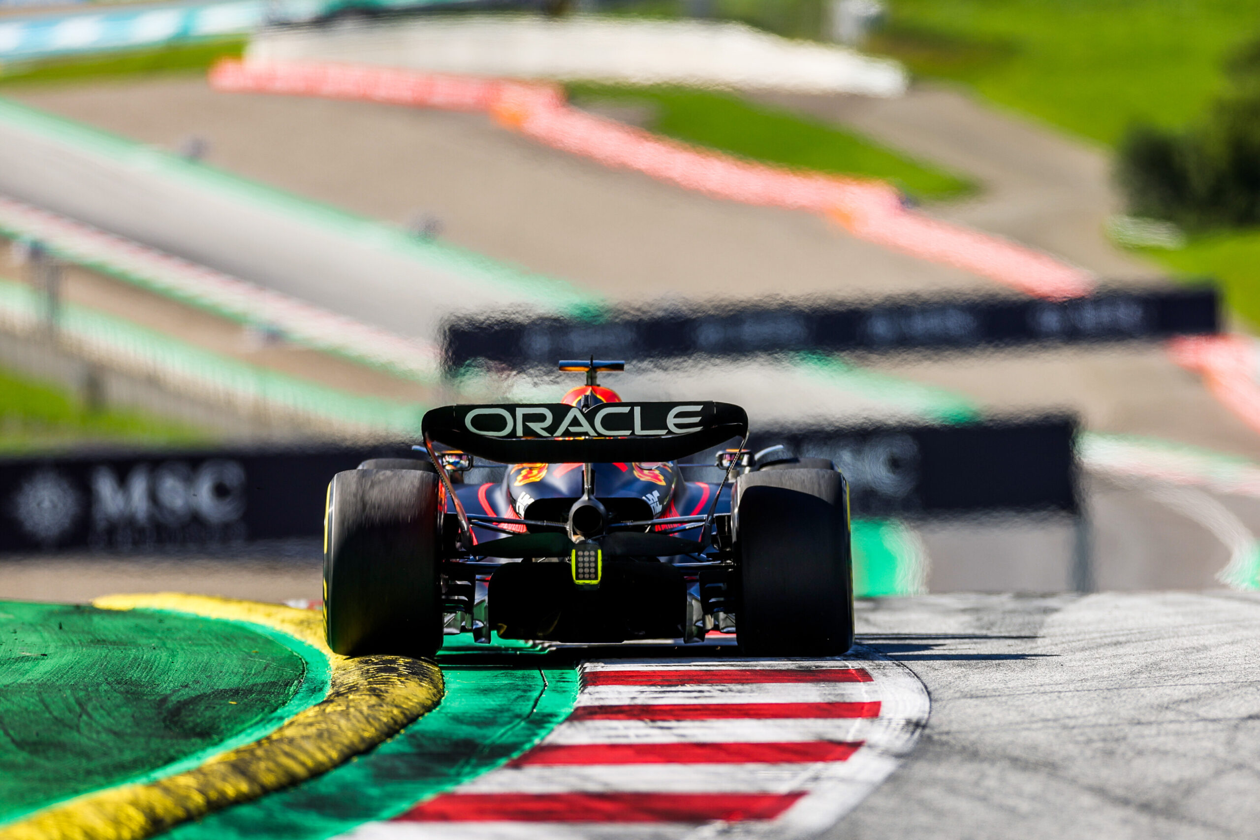 Verstappen: “Não quero pilotar apenas em circuitos citadinos em 2028”