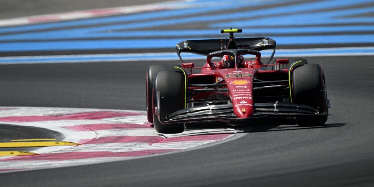 Sainz termina o dia de sexta-feira na frente de Leclerc em Paul Ricard