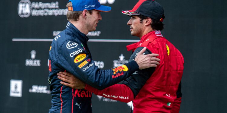 Sainz satisfeito com a pole, mas não com a diferença para Verstappen em Spa