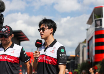 Zhou continuará a ser piloto da Alfa Romeo em 2023