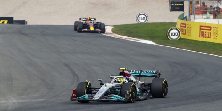 Hamilton pede desculpa à equipa e afirma: “O carro estava finalmente a funcionar”
