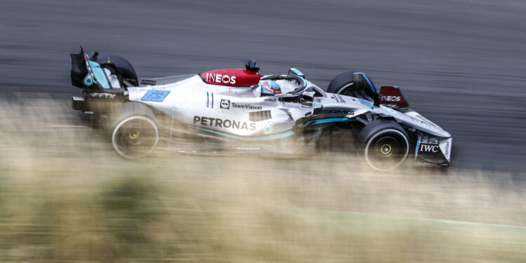 Russell sublinha melhorias da Mercedes, mas não espera lutar pela pole em Zandvoort