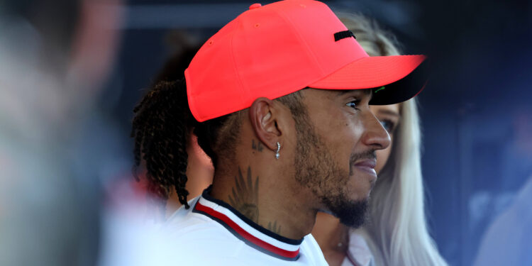 Hamilton planeia ficar mais tempo na Fórmula 1 após dificuldades de 2022