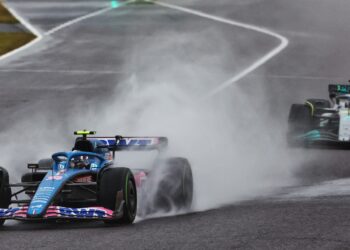 Ocon: “Não houve uma curva em que eu não estivesse a olhar para os espelhos”