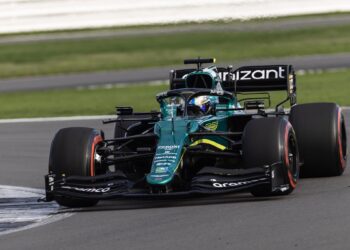 O’Sullivan testou um Aston Martin de 2021 em Silverstone