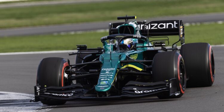 O’Sullivan testou um Aston Martin de 2021 em Silverstone