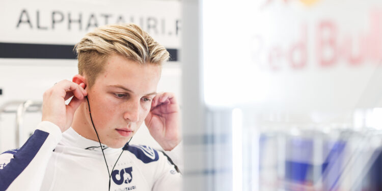 Lawson volta a pilotar o carro da AlphaTauri na primeira sessão no México