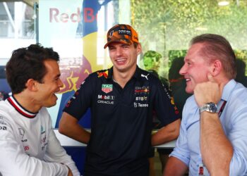 Verstappen revela ter dito a De Vries para telefonar a Helmut Marko após o Grande Prémio de Itália
