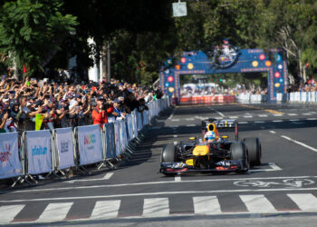 [FOTOS] Pérez acelerou diante de 130 mil mexicanos antes do Grande Prémio de casa