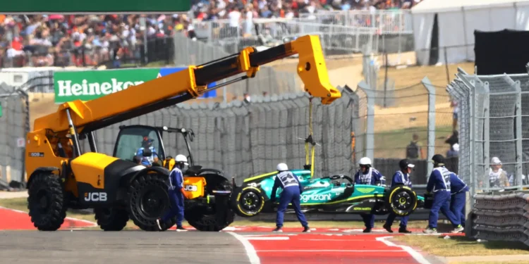 Stroll diz ter dado “bastante espaço” a Alonso: “Ele podia ter-se movido mais cedo”