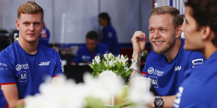 Magnussen confiante no regresso de Schumacher à Fórmula 1: “Ele merece um lugar na grelha”