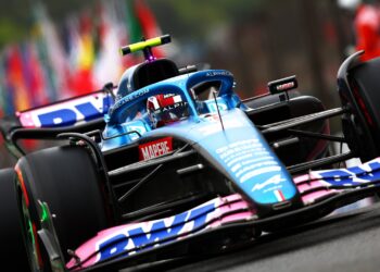 Ocon lidera no último treino livre em Interlagos