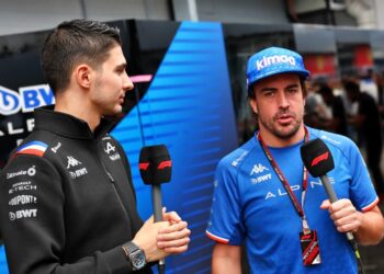 Ocon “desapontado” com as críticas de Alonso após as colisões de São Paulo