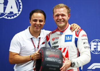 Magnussen diz que a pole position é “mais surpreendente” do que o pódio na estreia em 2014