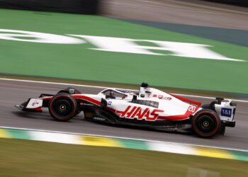 Histórico: Magnussen dá a primeira pole position à Haas na Fórmula 1