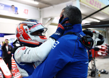 Steiner nas nuvens com a pole de Magnussen: “Não foi sorte, foi mérito do piloto e da equipa”