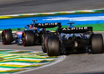 Alonso penalizado pela segunda colisão com Ocon em Interlagos