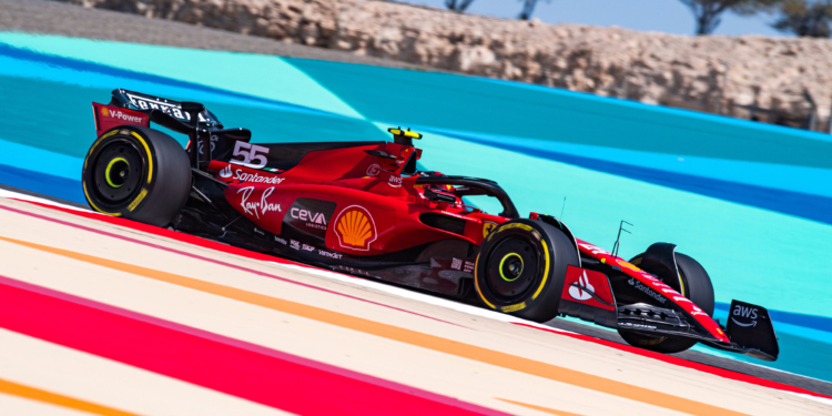 Sainz coloca a Ferrari no topo na manhã do segundo dia de testes 