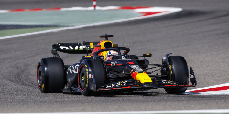 Verstappen e a Red Bull no topo na manhã do primeiro dia do teste do Bahrain