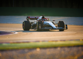 AlphaTauri divulga primeiras imagens do AT04 em pista