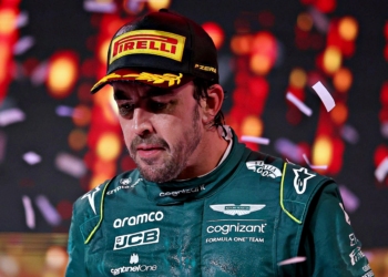 Alonso critica atuação da FIA: “Se me dissessem que tinha uma penalização, eu teria atacado mais”