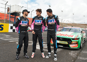 Gasly e Ocon experimentaram um carro do campeonato Supercars em Melbourne