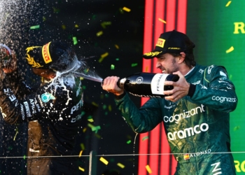 Alonso destaca dia “incrível” da Aston Martin e elogia Hamilton: “Correu como um campeão”