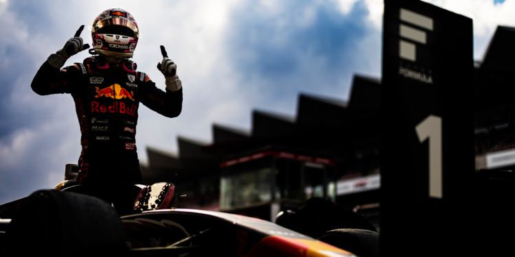 Lawson e Iwasa dão nova vida à academia da Red Bull