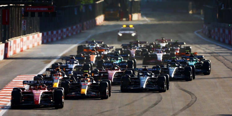 Leclerc: Ferrari “deu um passo em frente” no ritmo de corrida, mas continua “significativamente” atrás da Red Bull