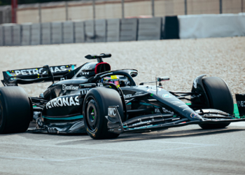 Schumacher completou 152 voltas na estreia em pista com um carro da Mercedes
