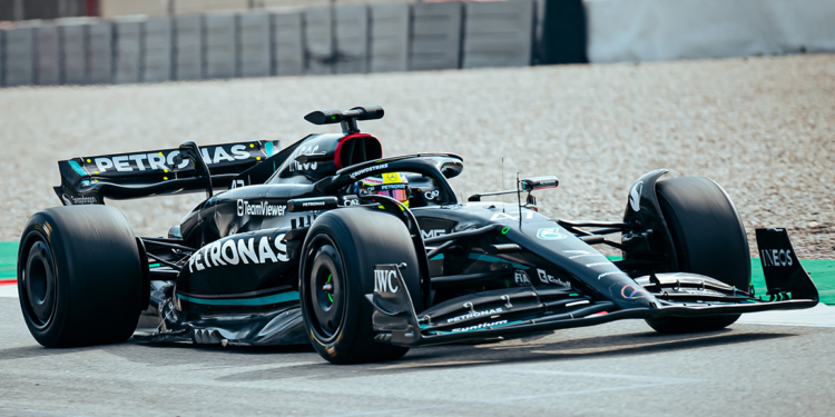 Schumacher completou 152 voltas na estreia em pista com um carro da Mercedes