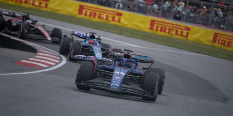 Super satisfeito” com o sétimo lugar, Albon sublinha esforço “monumental” da equipa