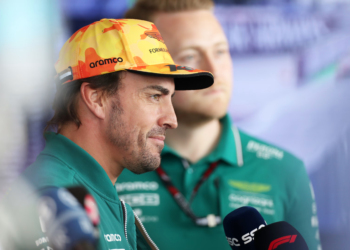 Alonso prevê domínio da Red Bull em Barcelona e afirma que a Aston Martin precisa de acelerar o ritmo de desenvolvimento
