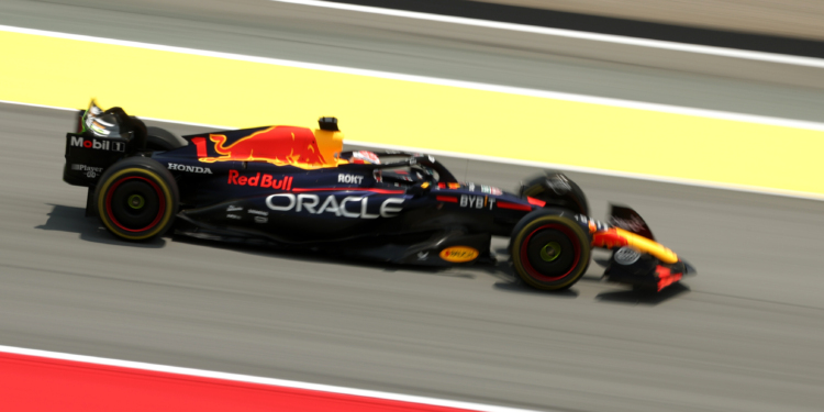 Verstappen “confortável” ao volante do Red Bull e “positivamente surpreendido” com a nova versão da pista